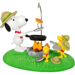 Hallmark Keepsake Christmas Ornament 2025, Peanuts 75th Anniversary Snoopy as The Flying Ace Musical, Gifts for Peanuts Fans(Pancake Pals)
