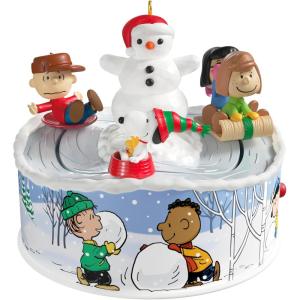 Hallmark Keepsake Christmas Ornament 2025, The Peanuts Gang Let’s Go Sledding! Musical with Light and Motion, Gifts for Peanuts Fans(Le’ts Go Sledding!)