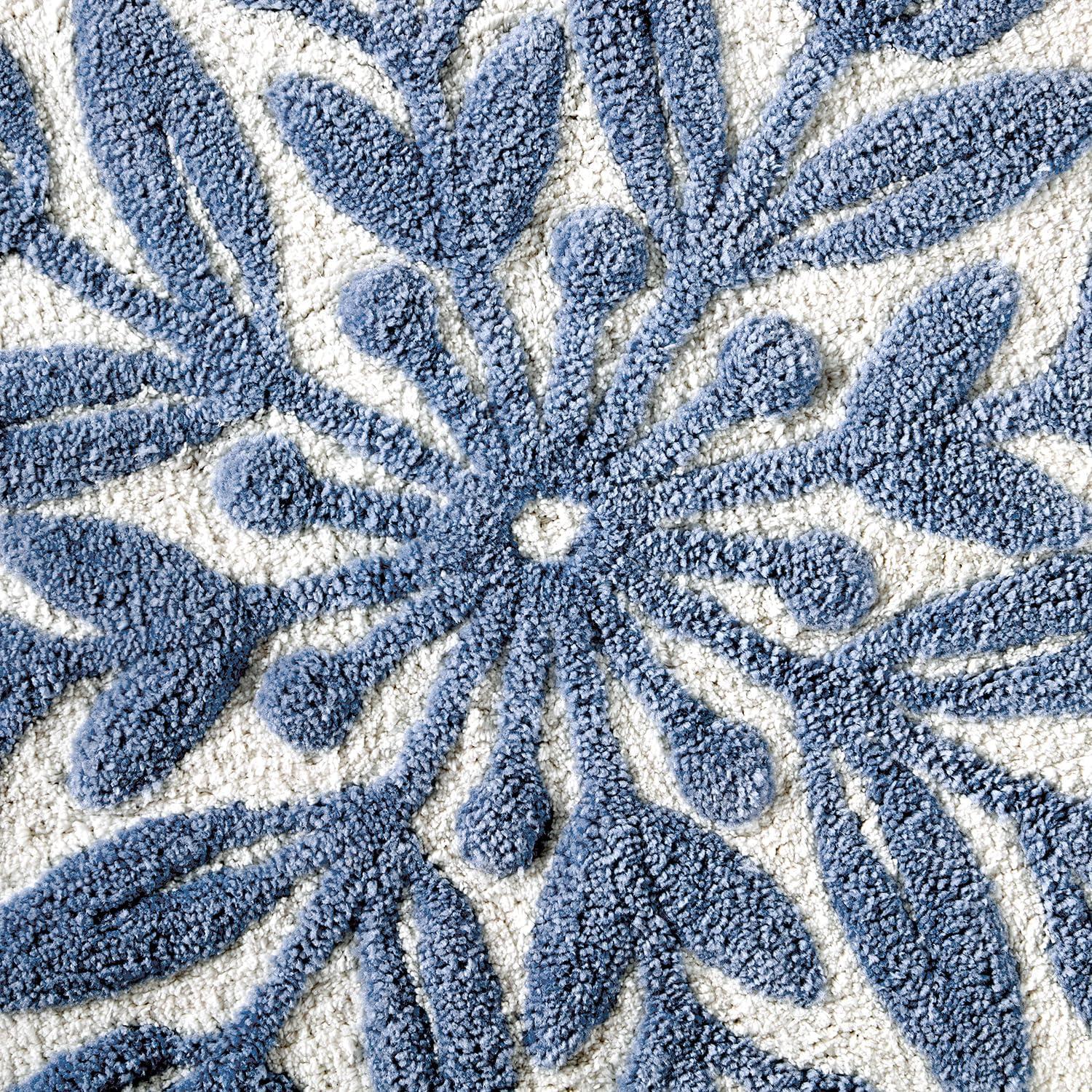 imageHallmark Bath Rug Scallop Edge with Soft Tufted Pile Holiday Home Decor Christmas Wreath 30quot RoundSnowflake